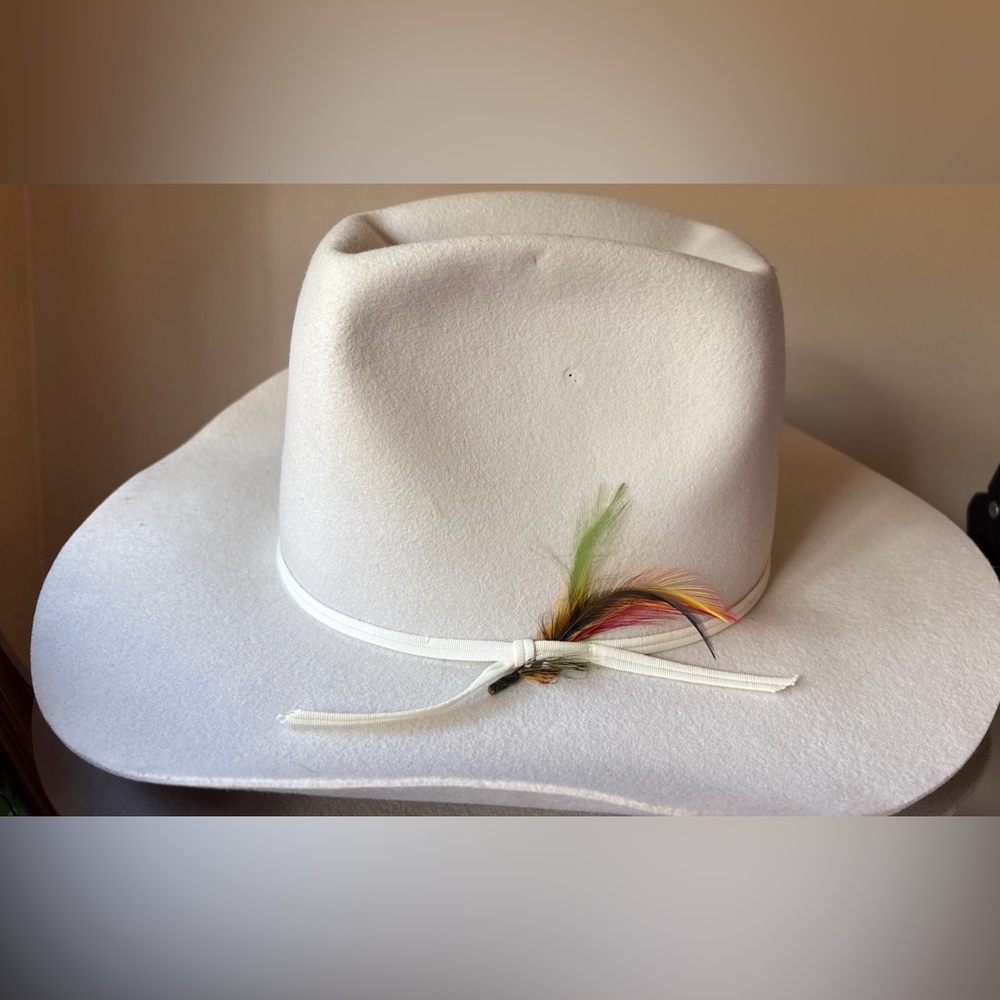 Smithbilt Calgary Stampede felt western hat. Size 7 1/4.
NWOT.